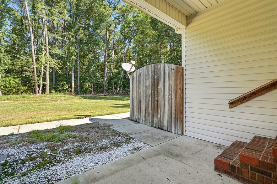 Building Photo - 281 Marshbanks St