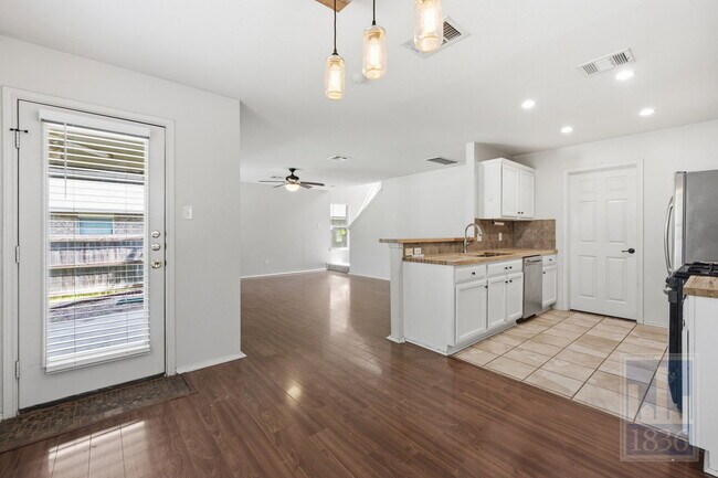 Building Photo - 1506 Fort LLoyd Pl