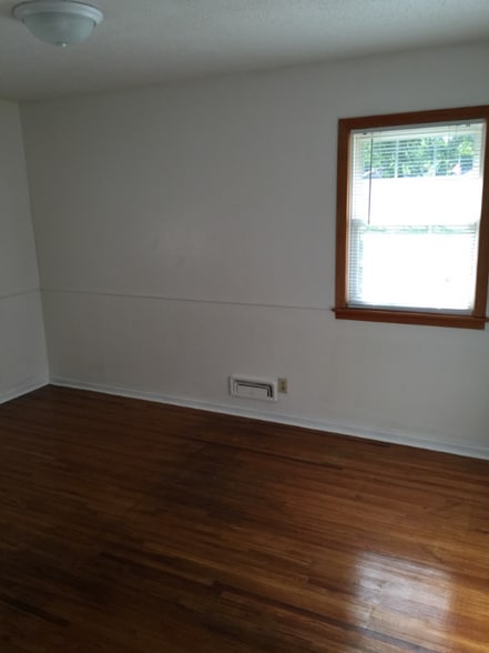 Building Photo - 8471 Hilo Ln S