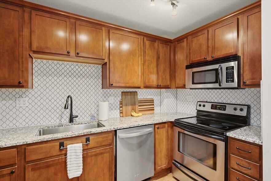 Building Photo - 4514 Broadway