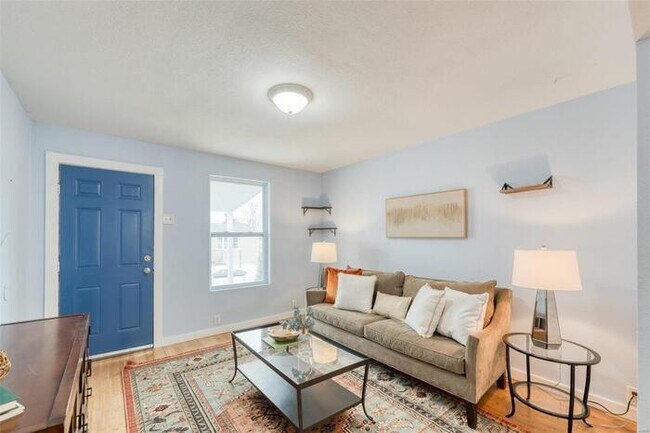 Building Photo - Fantastic 3bd/1ba home! Coming soon!