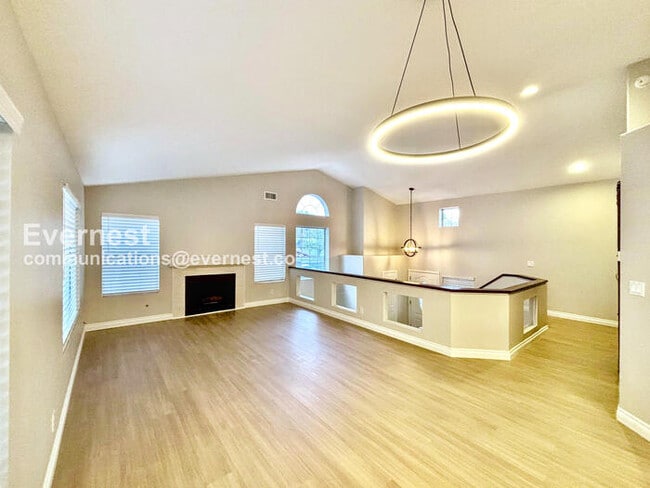 Building Photo - 9 Vía Espiritu