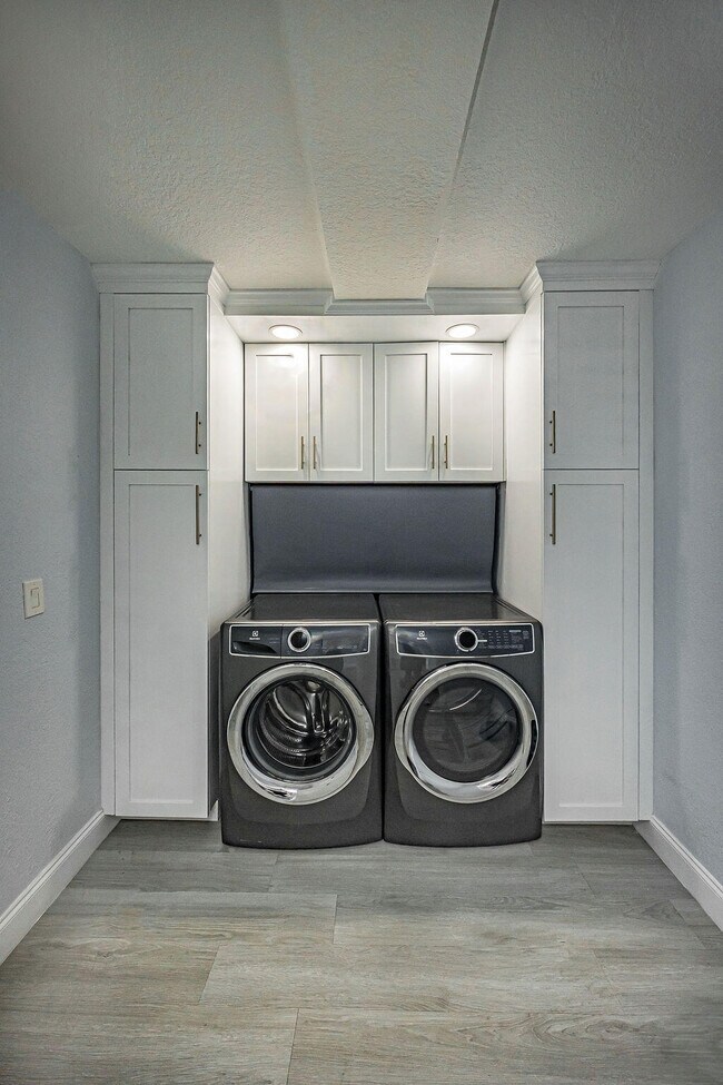 Building Photo - 3630 Whitehall Dr