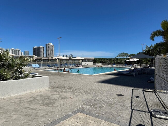 Building Photo - 18021 Biscayne Blvd