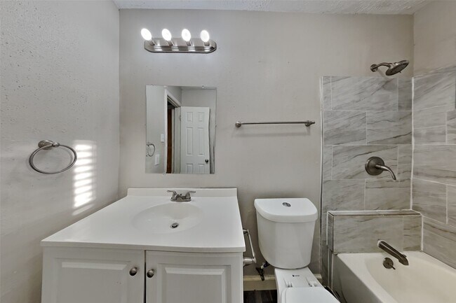 Building Photo - 11915 Fork Creek Dr