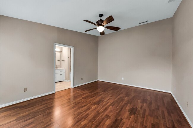 Building Photo - 2425 Augusta Dr