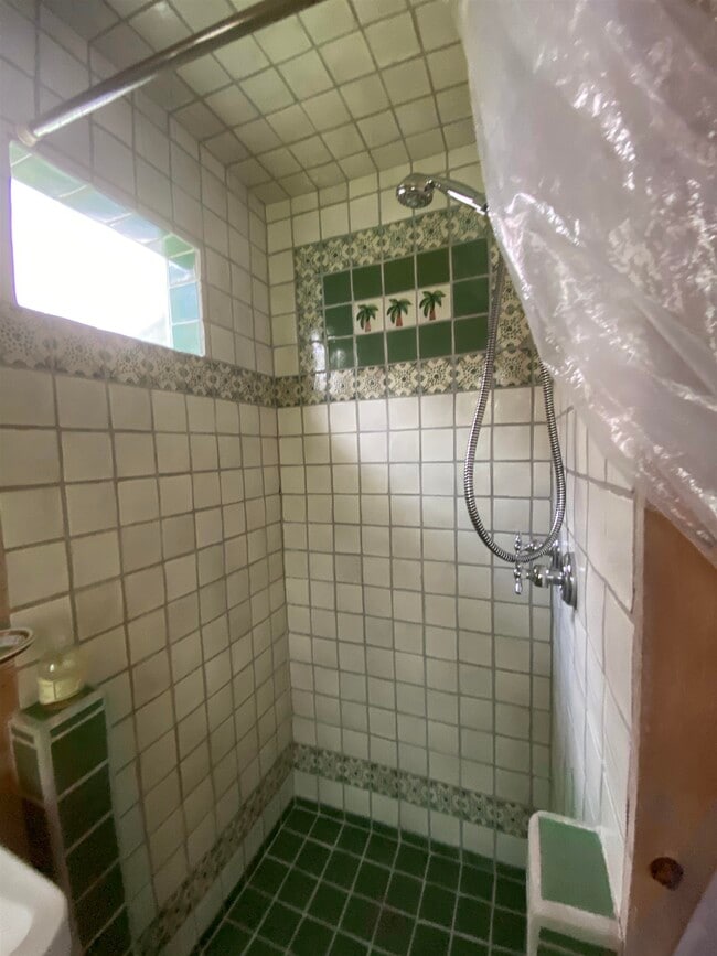 Building Photo - 518 McDaniel St