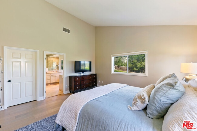 Building Photo - 28905 W Beach Ln