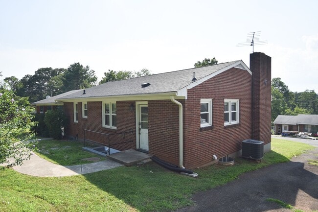 Building Photo - 5 Bedroom || 2 Bathroom - Single Family Ho...
