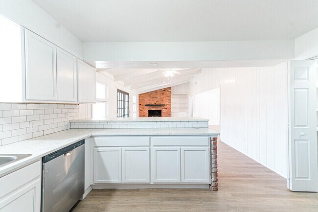 Building Photo - 2114 56th St