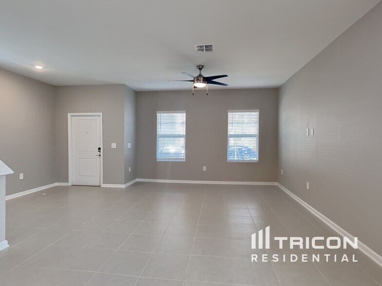 Building Photo - 743 Honeyrock St