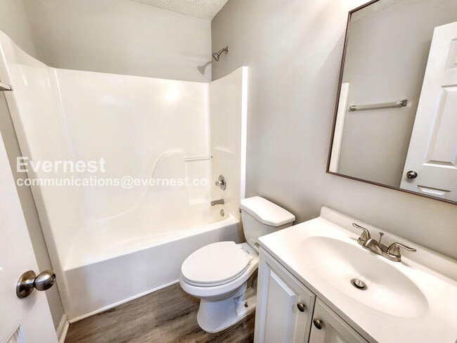 Building Photo - 511 White Oak Dr