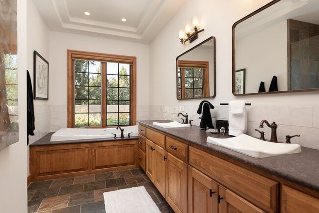 Building Photo - Stunning Furnished Estate in Pronghorn