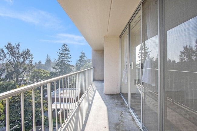 Building Photo - 1 Kelton Ct