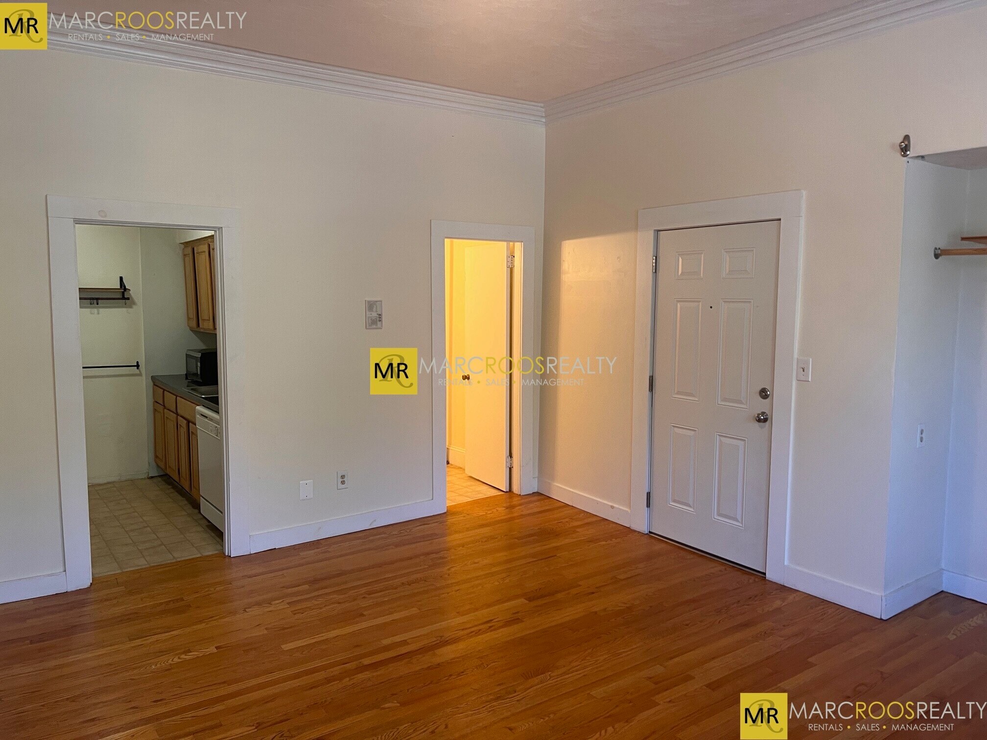 Building Photo - 585 Beacon St