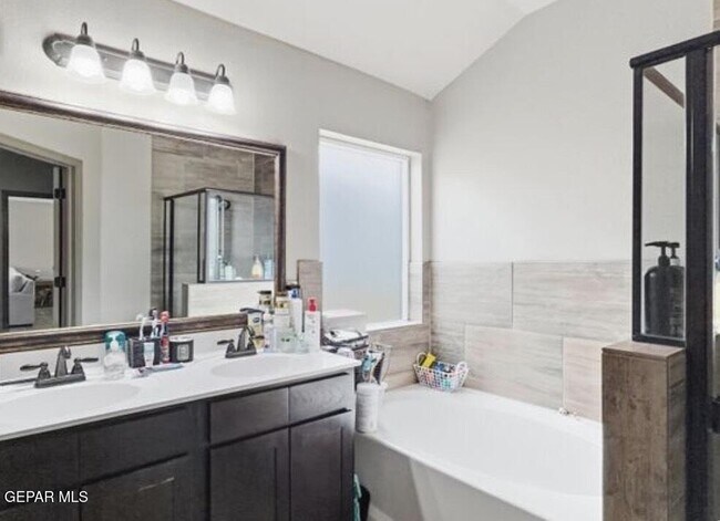 Building Photo - 14904 Tierra Coruna Ave
