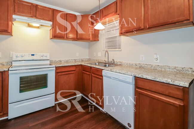 Building Photo - Where Charm Meets Comfort