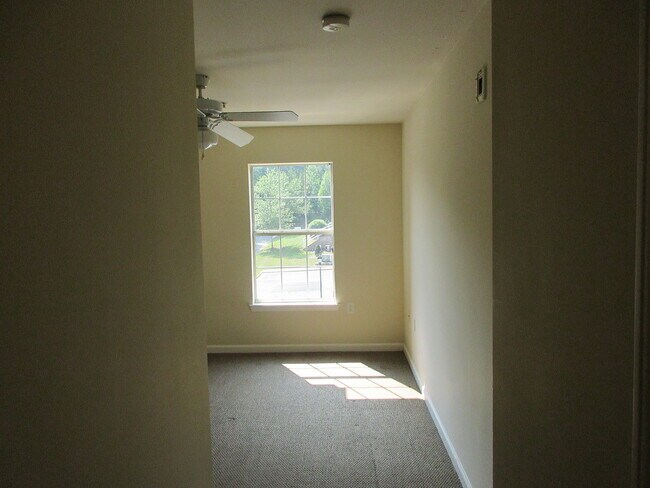 Building Photo - 120 Yellowstone Dr