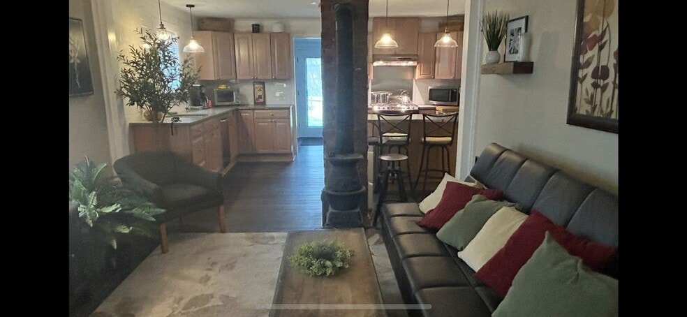 Building Photo - 279 Miller St