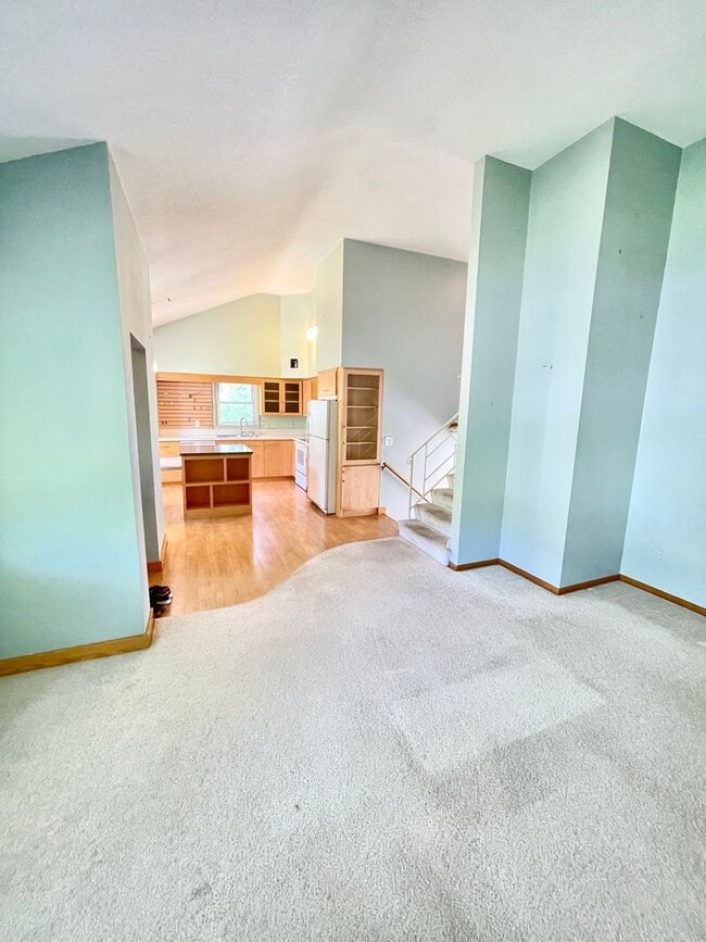 Building Photo - AVAILABLE AUGUST 18TH - Gorgeous 3 Bed 2 b...