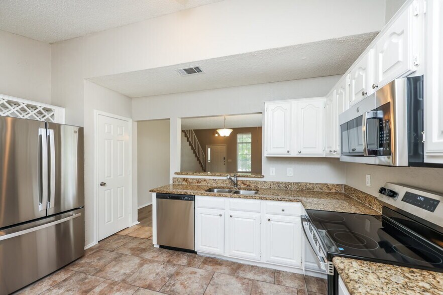 Building Photo - 928 Eagle Dr