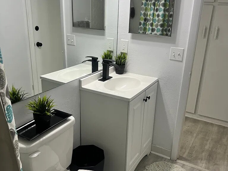 Building Photo - 7414 San Carlos Dr