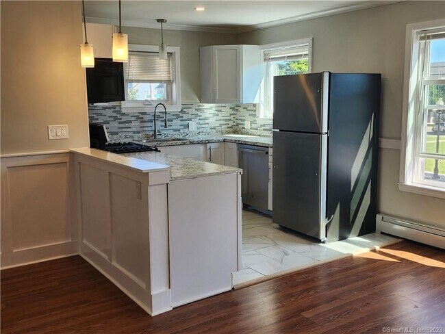 Building Photo - 126 Downing St