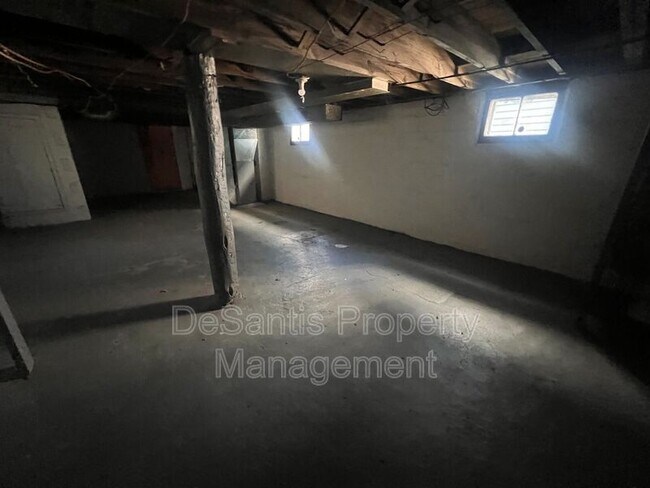 Building Photo - 925 Leeds Ave