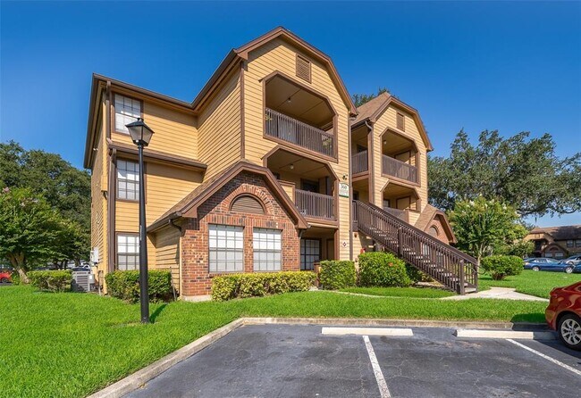 Building Photo - 360 Lakepointe Dr