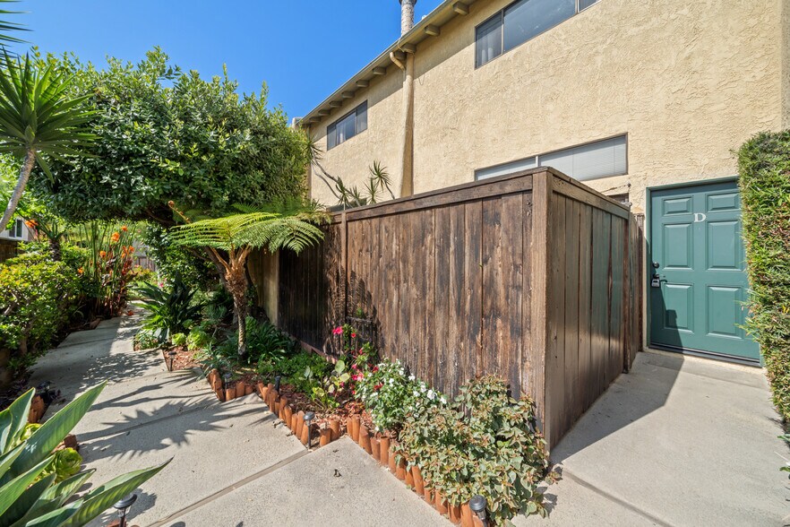 Building Photo - 2520 Ruhland Ave