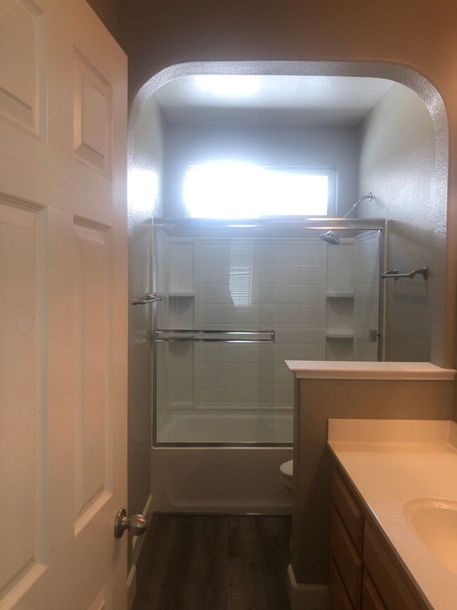Building Photo - Executive 3 Bedroom 2.5 Bathroom 1800 sqft...