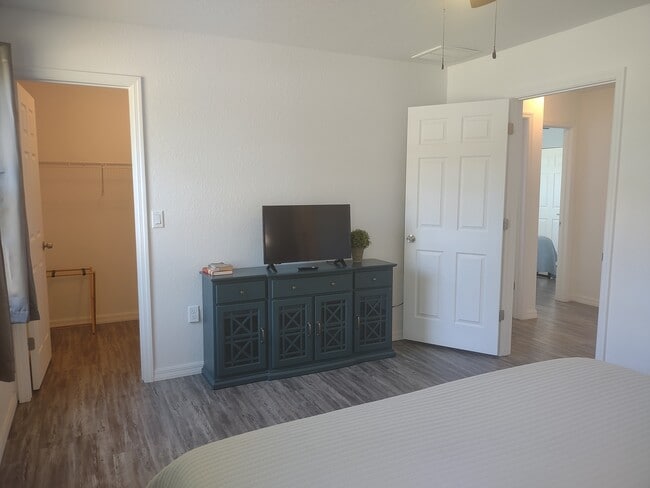 Building Photo - 2082 SW 142nd Ct