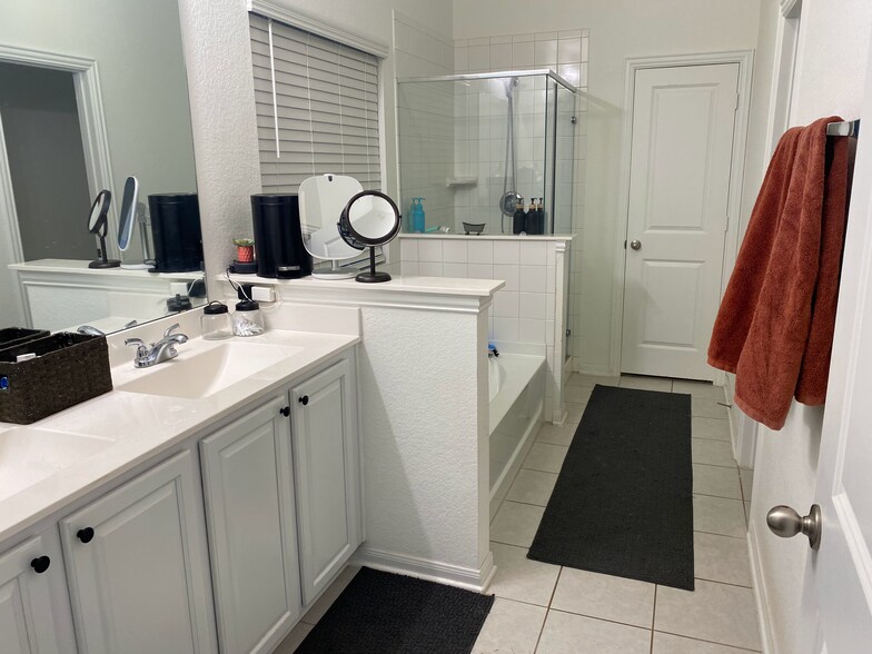 Master Bathroom - 1108 Whipple Tree Trl