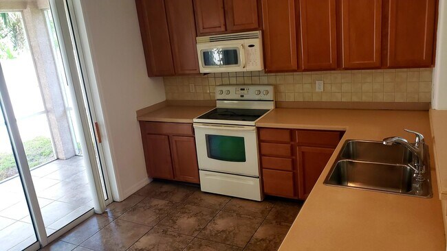 Building Photo - 3 bed 2 bath home