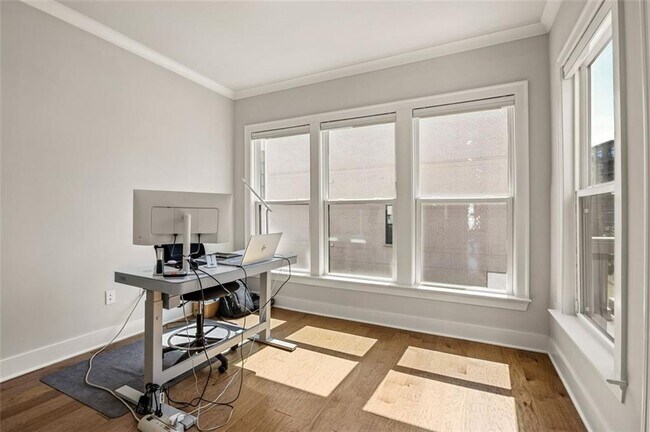 Building Photo - 2145 Burnside Dr NW