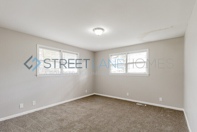 Building Photo - REDUCED!