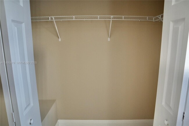 Building Photo - 8656 Southgate Shores Cir