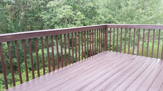 Building Photo - MOVE IN TODAY!  Large 4 bed 2 bath with bo...