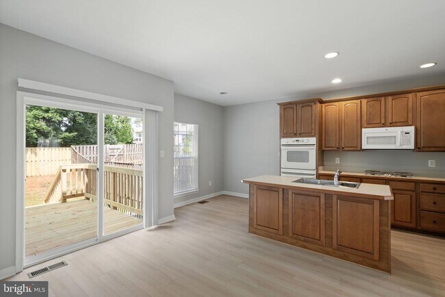 Building Photo - 1026 Longview Ln