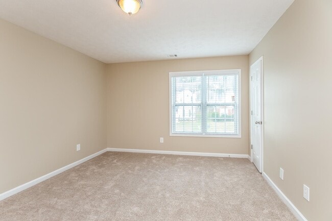 Building Photo - 103 Harbour Lake Dr