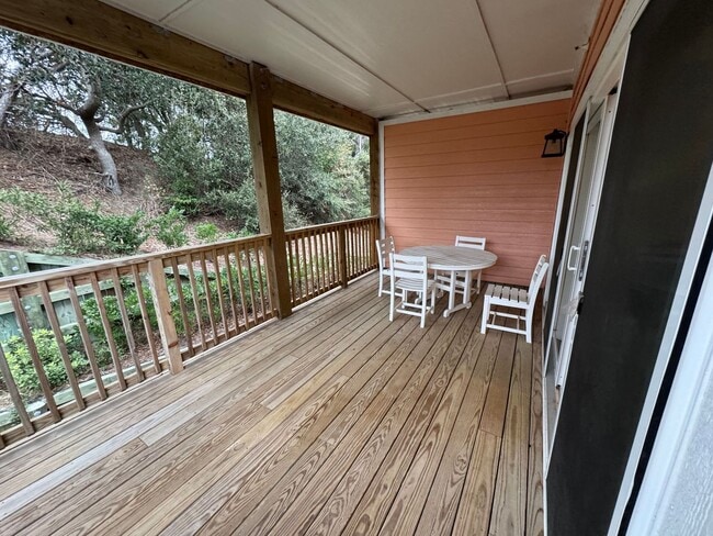 Building Photo - Outer Banks 2 Bedroom Fully Furnished Year...
