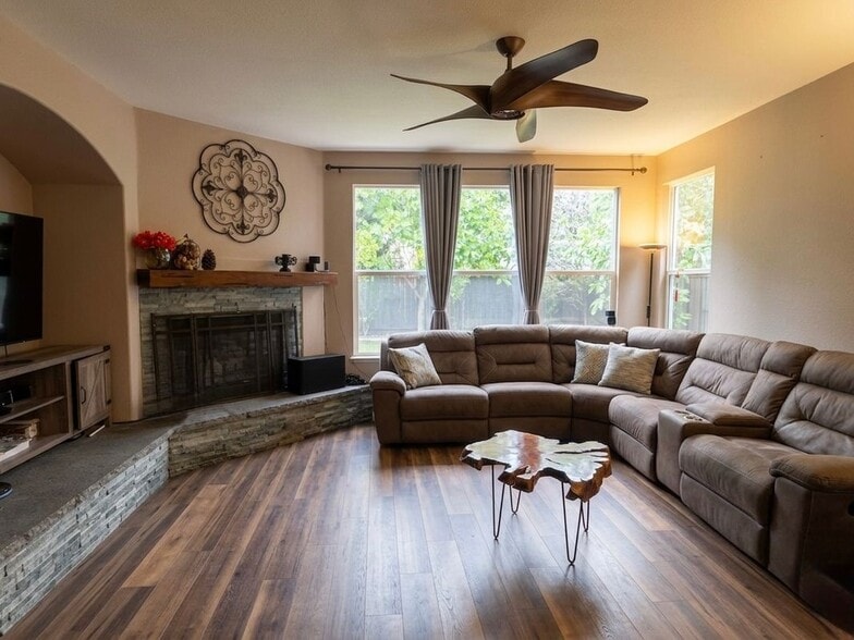 Building Photo - 9837 Bobbell Dr