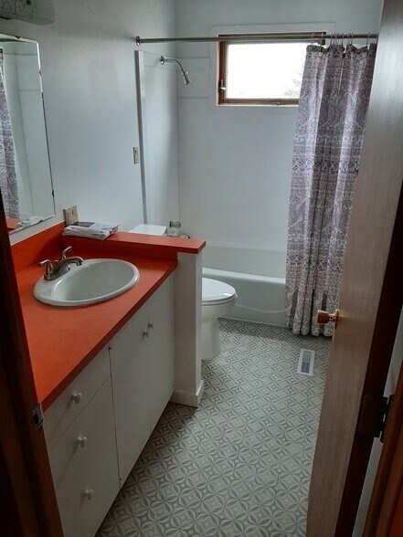 Building Photo - 305 8th St