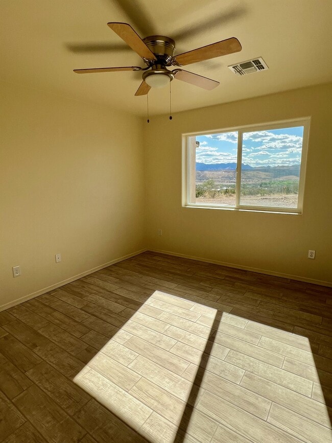 Building Photo - 1563 Ovalo Ct