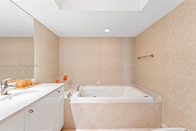 Building Photo - 16500 Collins Ave