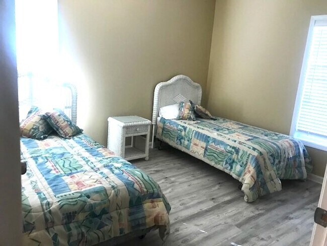 Building Photo - 4 Bedroom, 2.5 Bath, Pet Friendly Home with Fenced Yard & Sunroom! Available Soon!