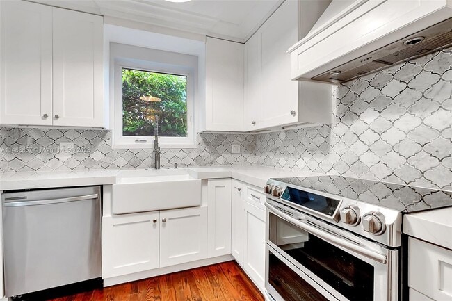 Building Photo - 2180 SW 24th St