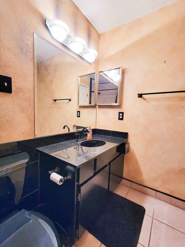 Building Photo - 418 Garland Dr