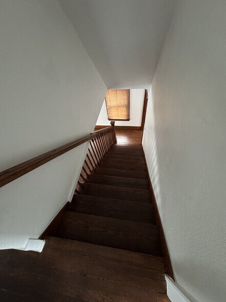 Building Photo - 721 Thomson St