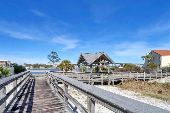 Building Photo - 317 Bream Ave